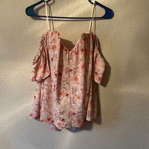 🌸Francesca’s Pink Floral Cold-Shoulder🌸